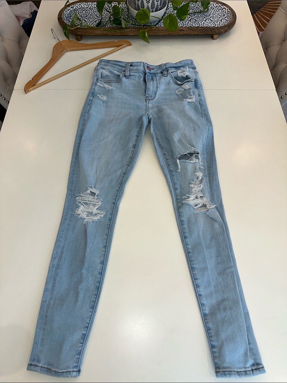 American Eagle Outfitters Light Wash Ripped Skinny Jeans